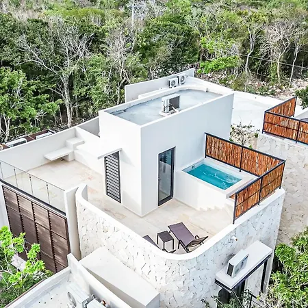 Ocean Breeze Villa - A Few Steps From The Beach!