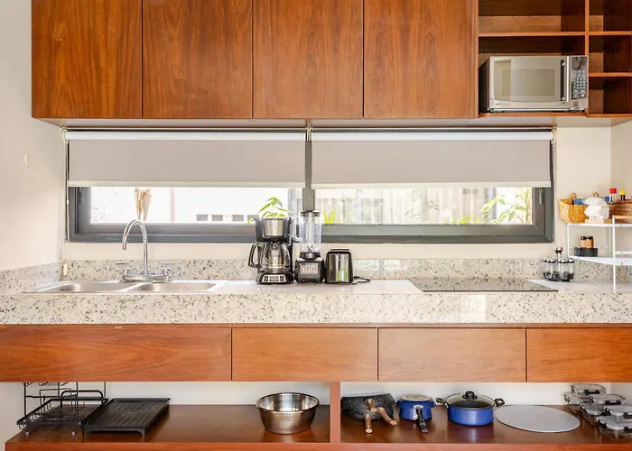 Ocean Breeze - A Few Steps From The Beach!