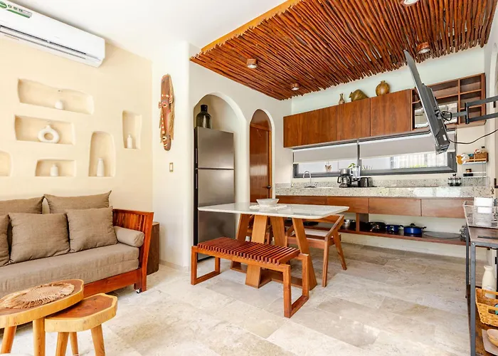 Ocean Breeze - A Few Steps From The Beach!