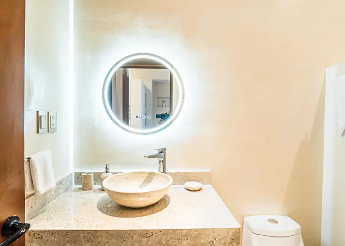 Ocean Breeze - A Few Steps From The Beach!